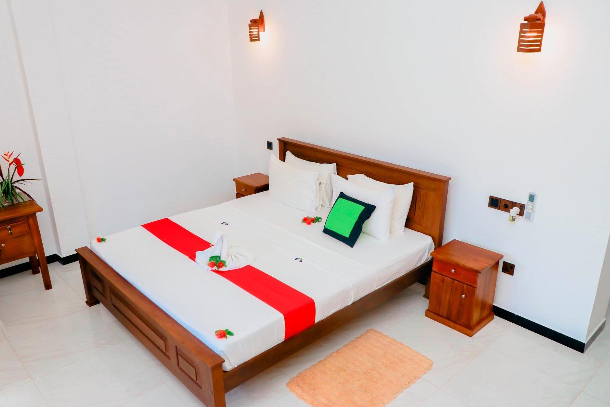 Dk Zur Einkenr Hotel Ahangama Luaran gambar