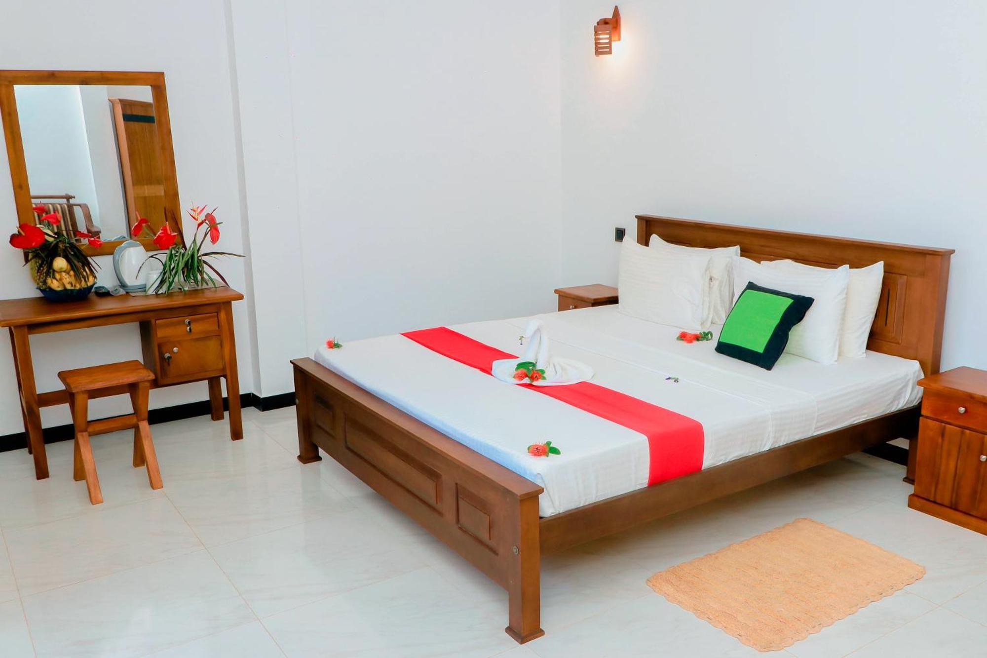 Dk Zur Einkehr Hotel Ahangama Luaran gambar