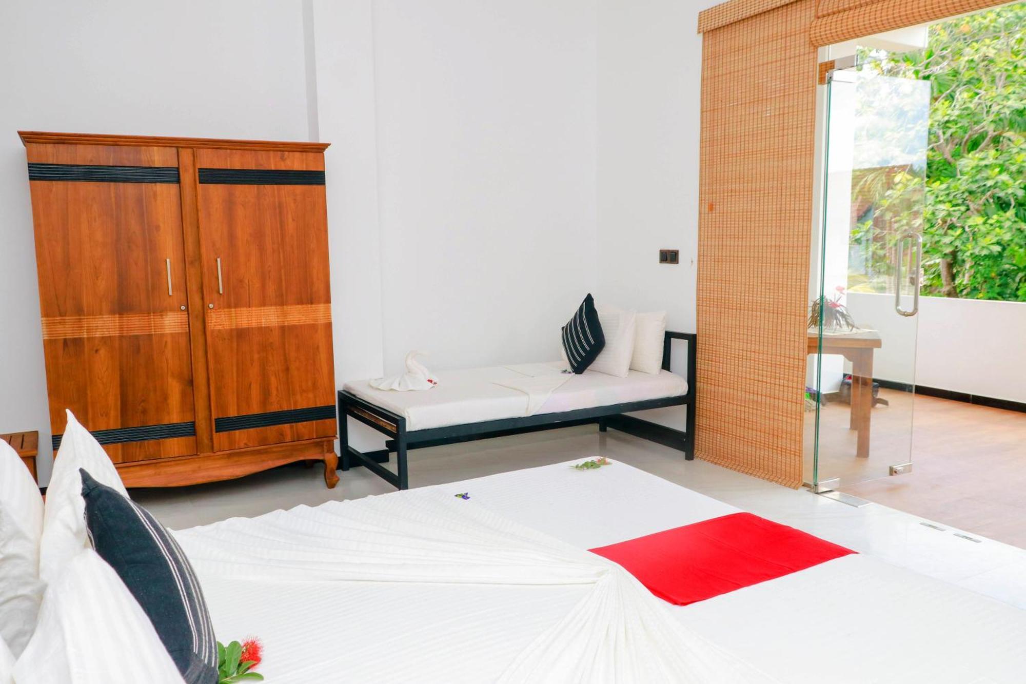 Dk Zur Einkenr Hotel Ahangama Luaran gambar